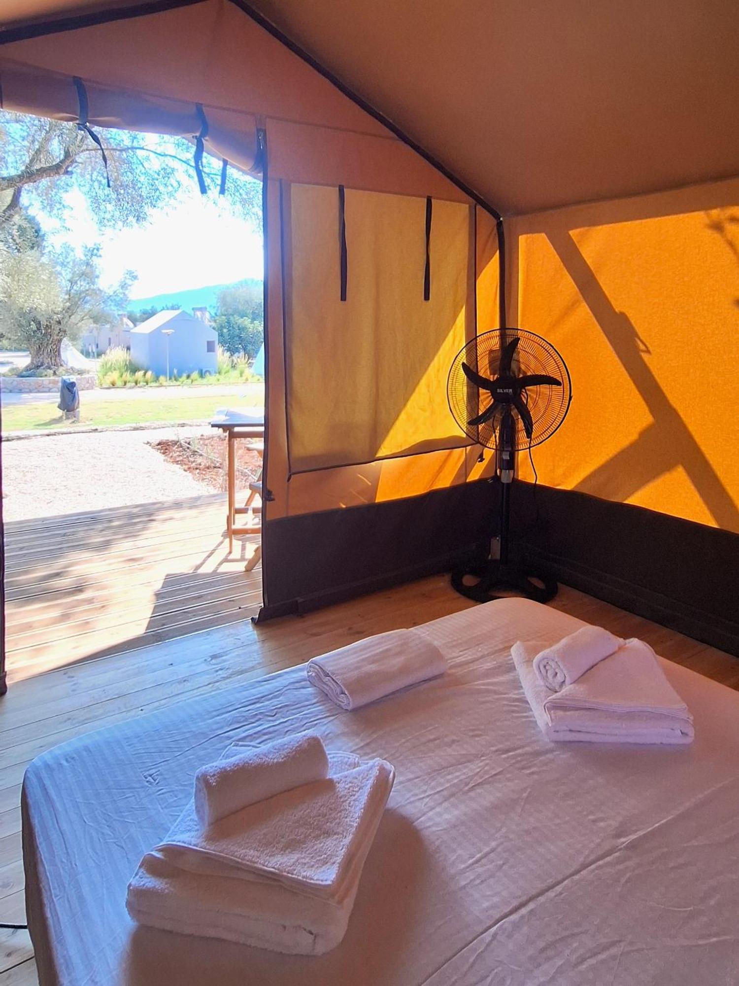 Nirikos Camping Spasmeni Vrisi Camera foto