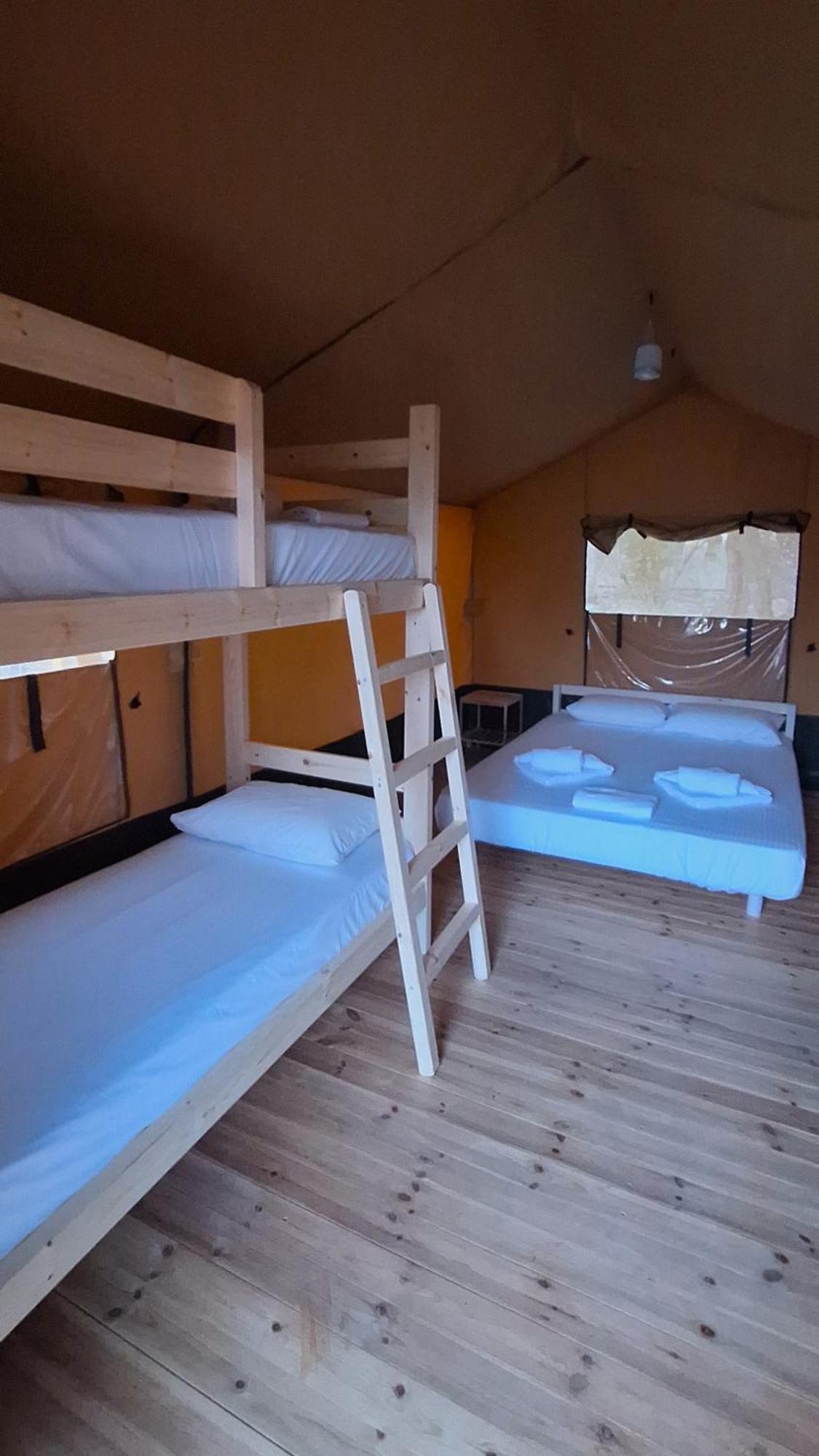 Nirikos Camping Spasmeni Vrisi Camera foto