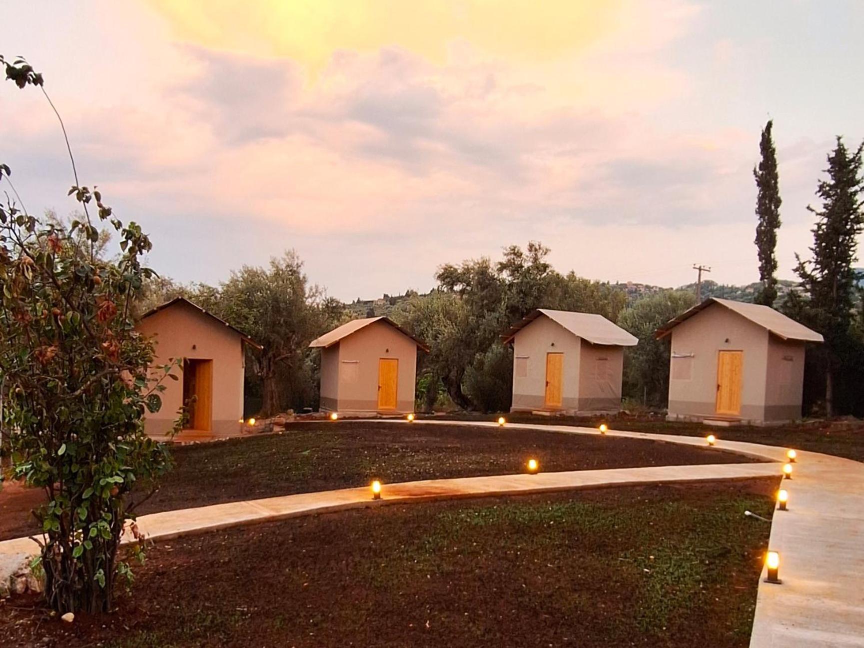 Nirikos Camping Spasmeni Vrisi Camera foto