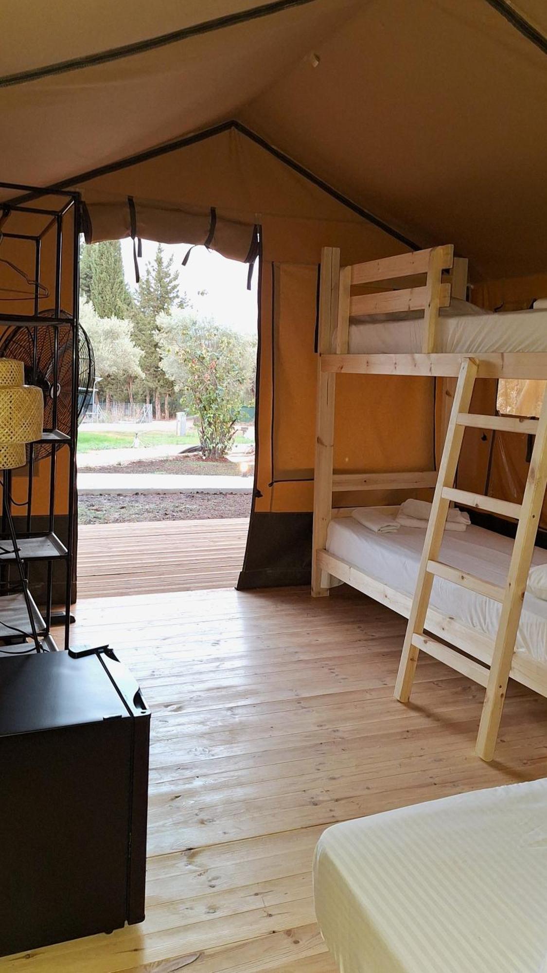 Nirikos Camping Spasmeni Vrisi Camera foto