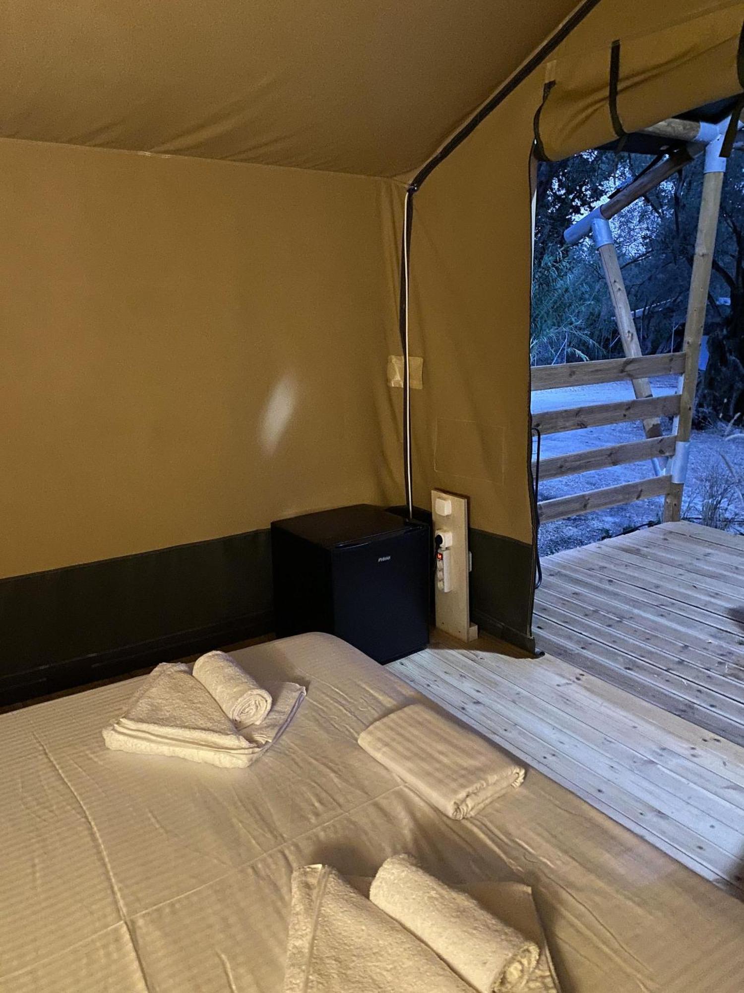 Nirikos Camping Spasmeni Vrisi Camera foto