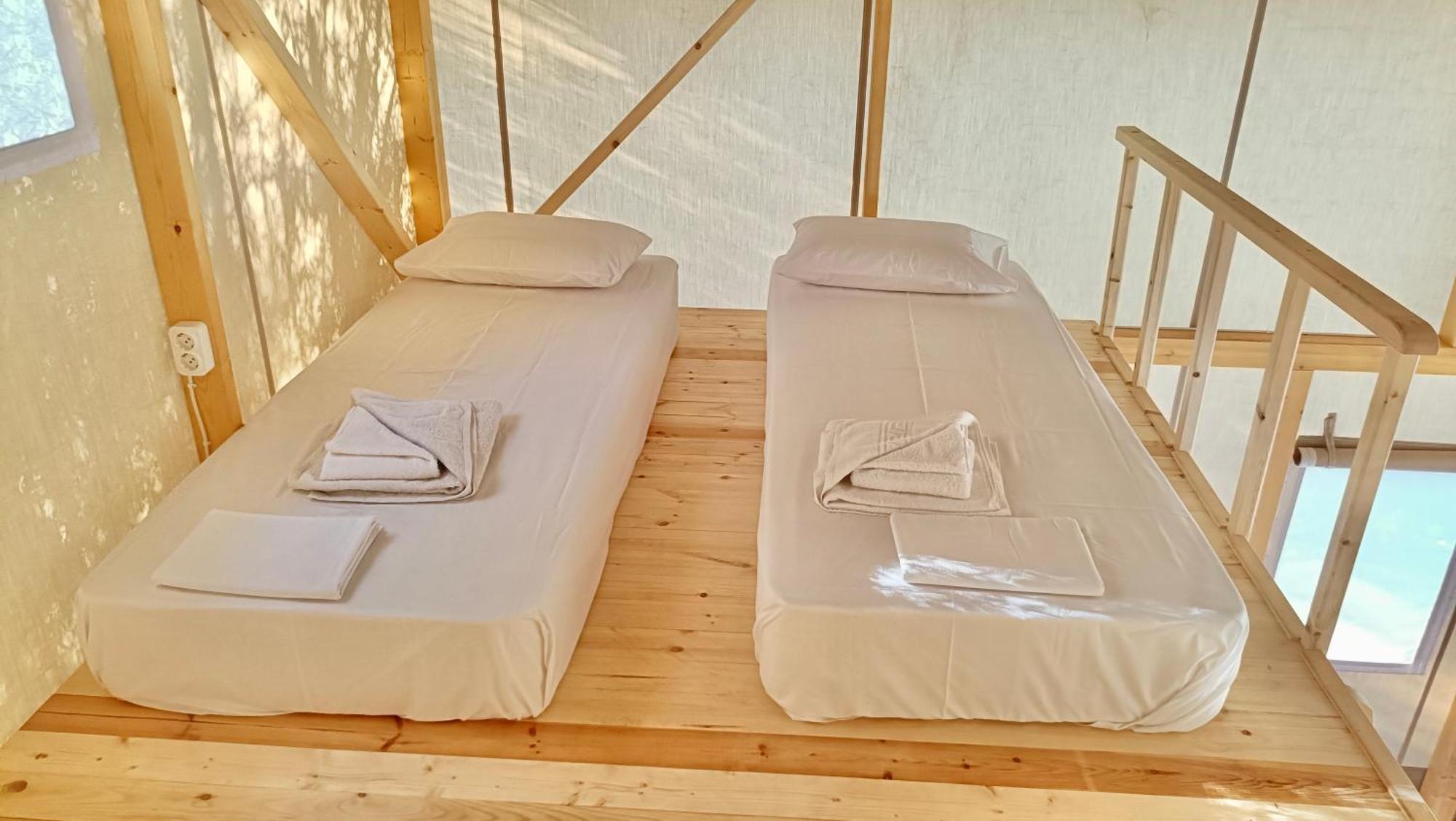 Nirikos Camping Spasmeni Vrisi Camera foto