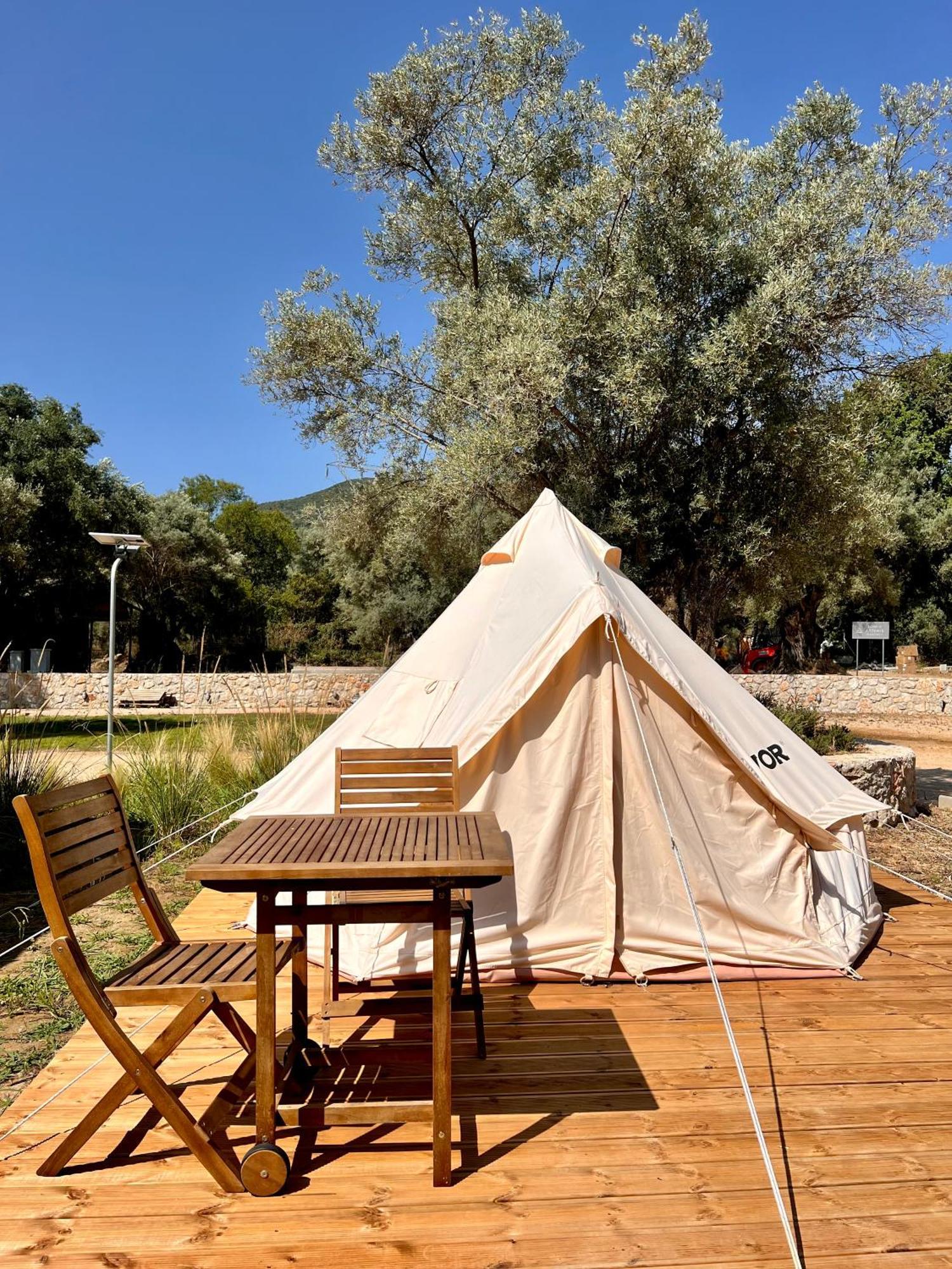 Nirikos Camping Spasmeni Vrisi Camera foto